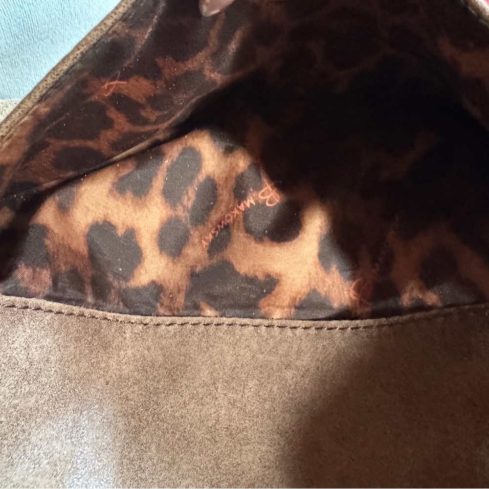 B. Makowsky Brown/ taupe Leather Crossbody Bag with Distressed Finish - Picture 5 of 8